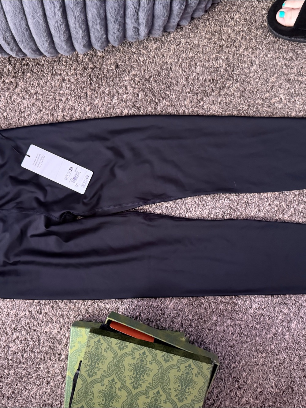 Bundle deal alo 7/8 leggings women’s large 3 pairs nwt